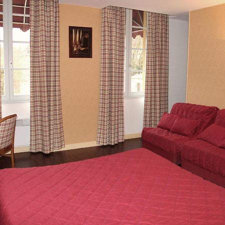 Hotel Logis Des Trois Maures Couches Exterior foto
