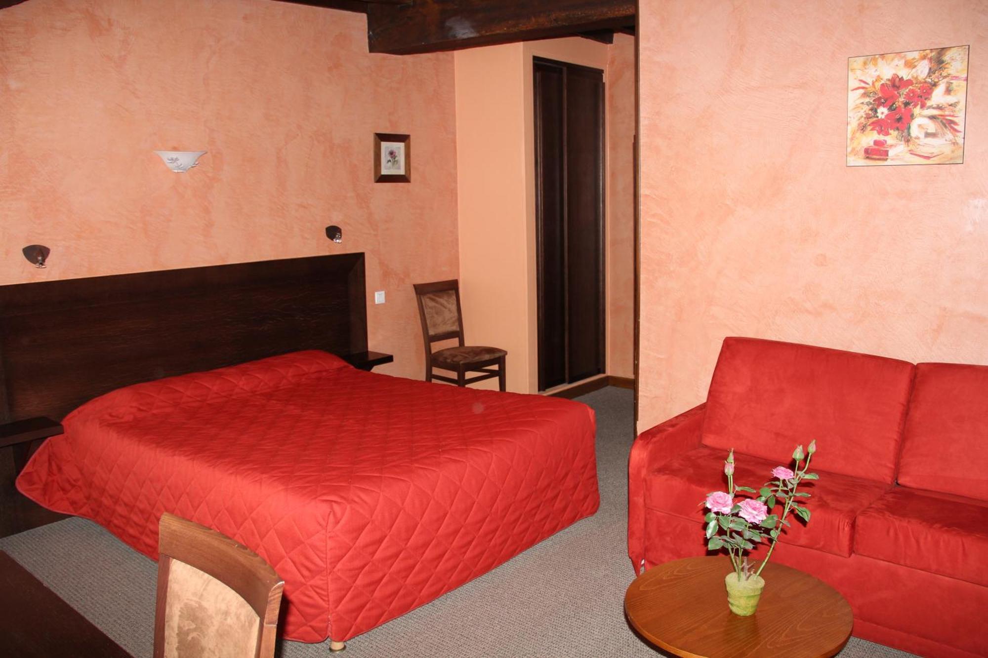 Hotel Logis Des Trois Maures Couches Exterior foto